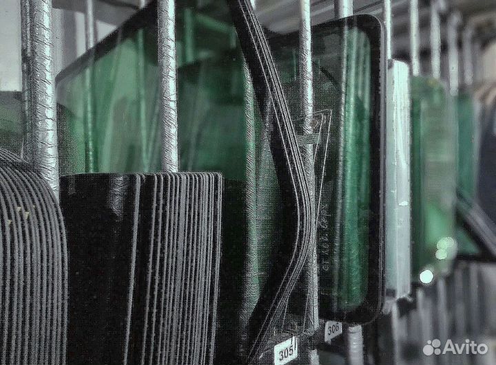 Стекло переднее нижнее левое, правое Terex 840/TLB