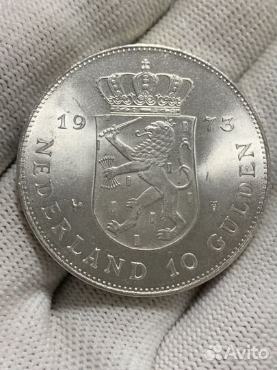 10 гульденов 1973г и 2,5 гульдена 1930г