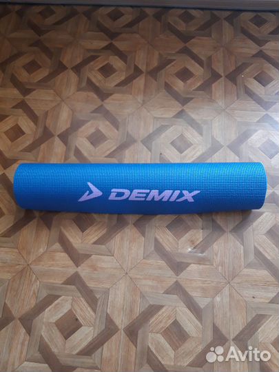 Коврик для йоги и фитнеса