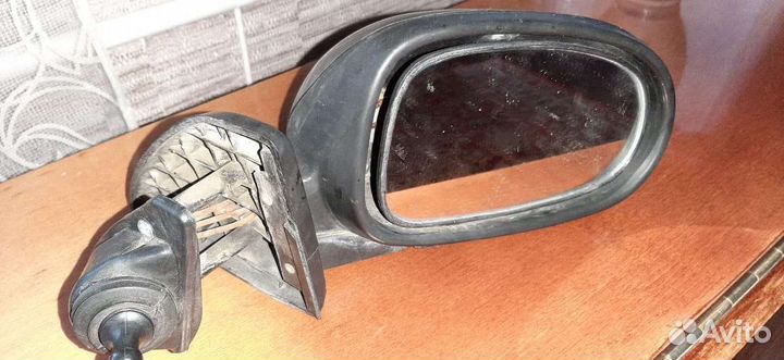 Боковое зеркало