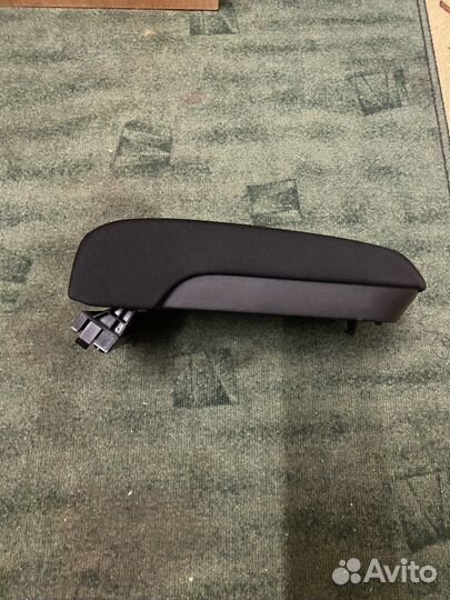 Подлокотник с подстаканниками