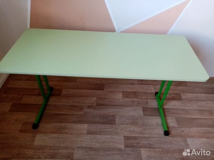 Продам цветную школьную парту и стул
