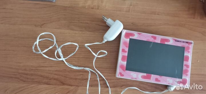 Цифровая фоторамка Viewsonic VFA725W-90E