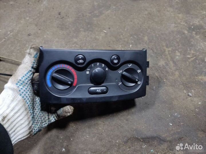 Блок управления печкой Chevrolet Aveo T200