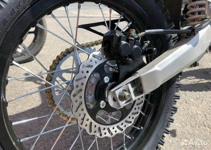 Мотоцикл Avantis FX Basic+ 21/18 витринный