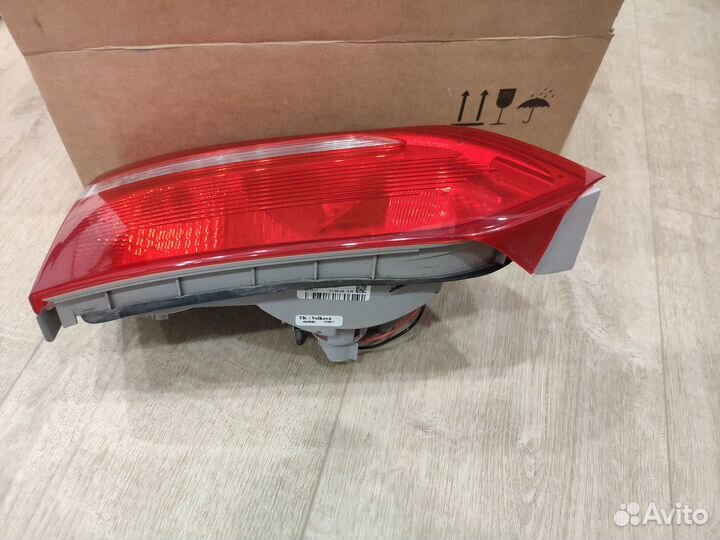 Фонарь задний левый внутренний Ford Focus 3