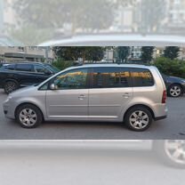 Volkswagen Touran 2.0 AMT, 2009, 394 550 км, с пробегом, цена 777 000 руб.