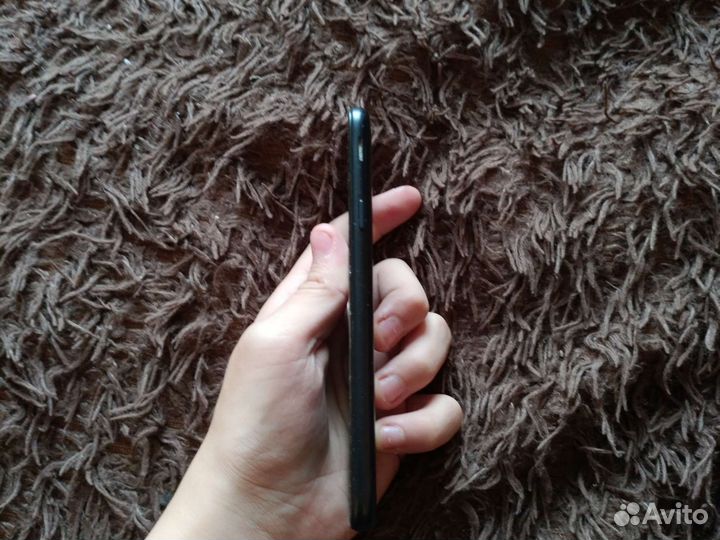 Телефон Samsung Galaxy J3