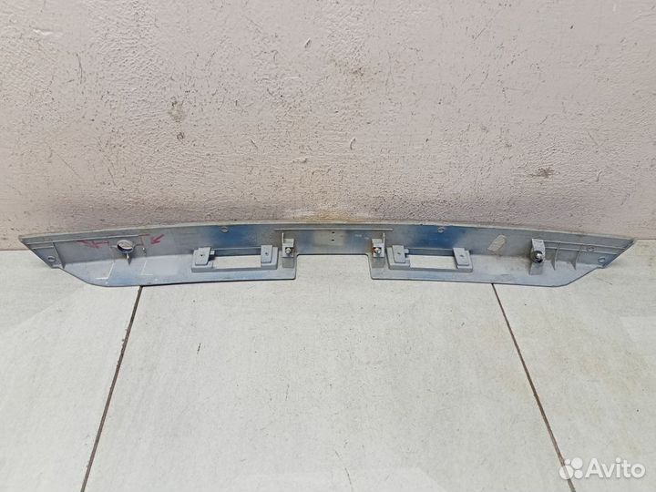 Накладка двери багажника