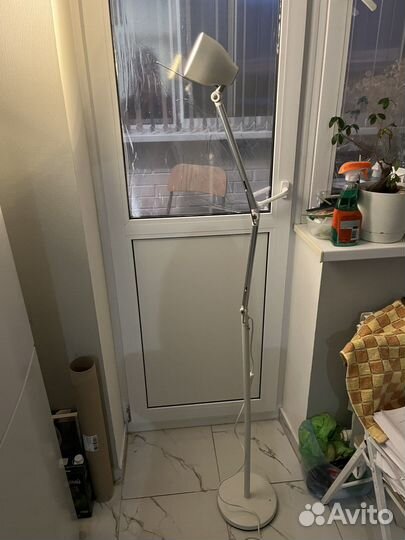 Напольная лампа