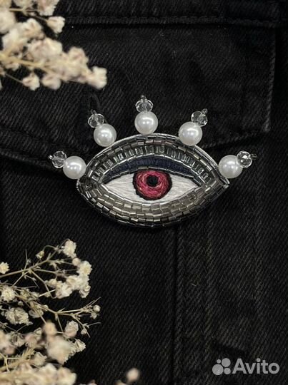 Брошка глаз