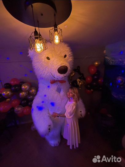 Белый мишка-мишка Умка с поздравлением