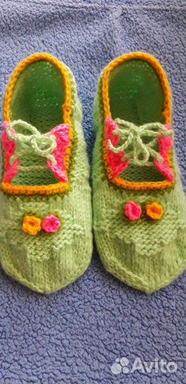 Вязаные носки и варежки