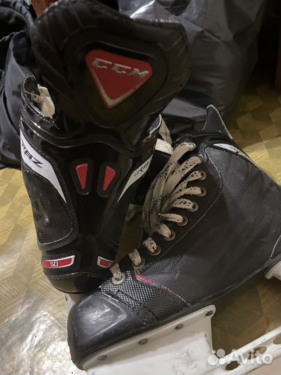 Профессиональные хоккейные коньки