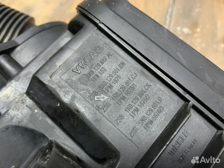 Volkswagen Passat B7 Корпус воздушного фильтра