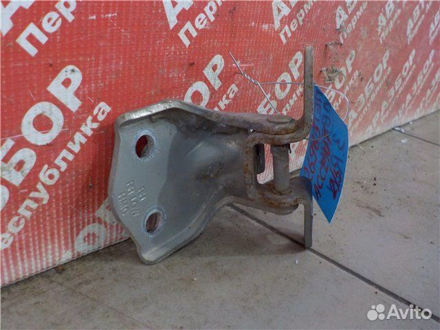 Петля двери нижняя задняя правая Hyundai Accent 2