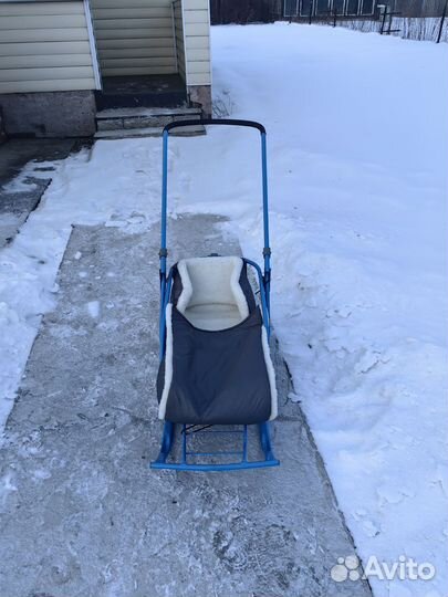 Детские санки с колесами и чехлом