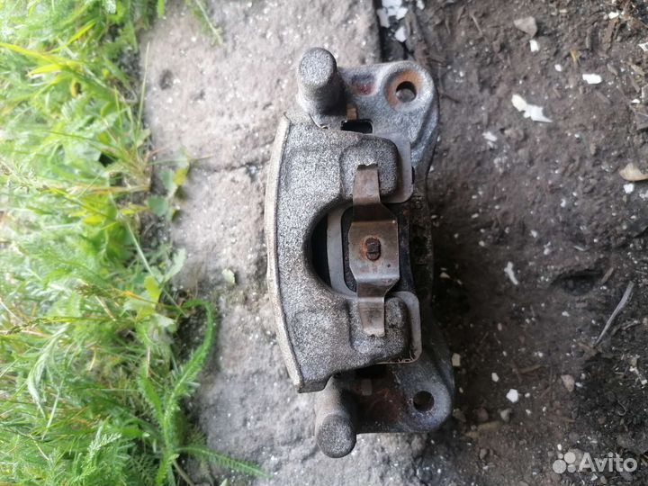 Суппорт mitsubishi лансер задний