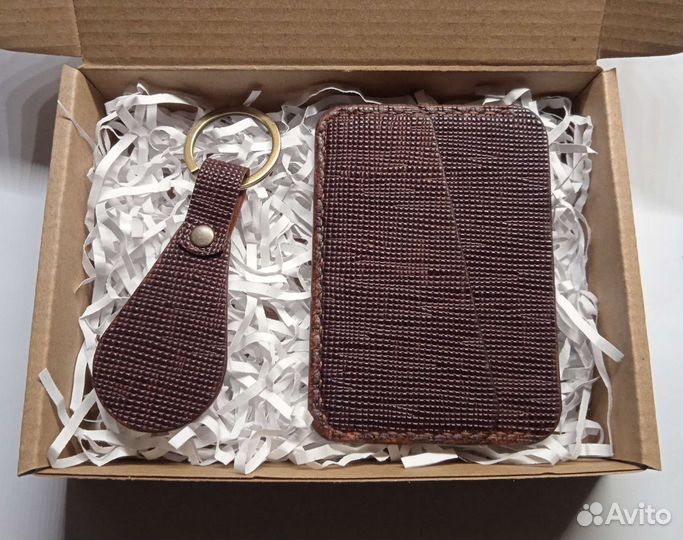 Картхолдер и брелок