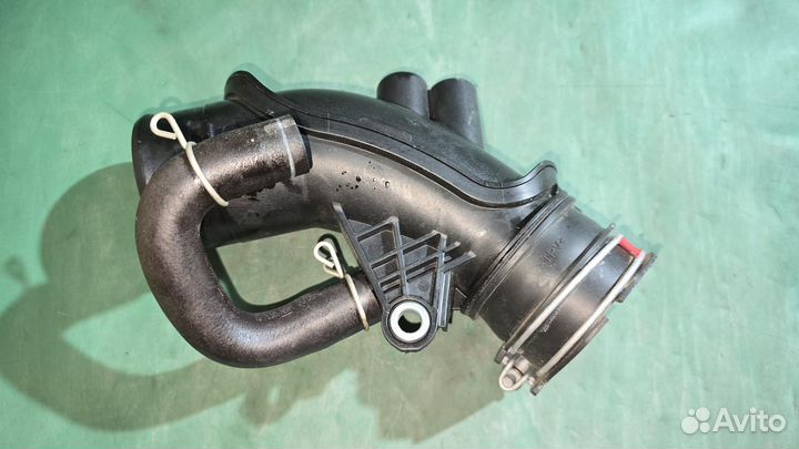 Б/У Б/У Патрубок воздушного фильтра (пластиковый)