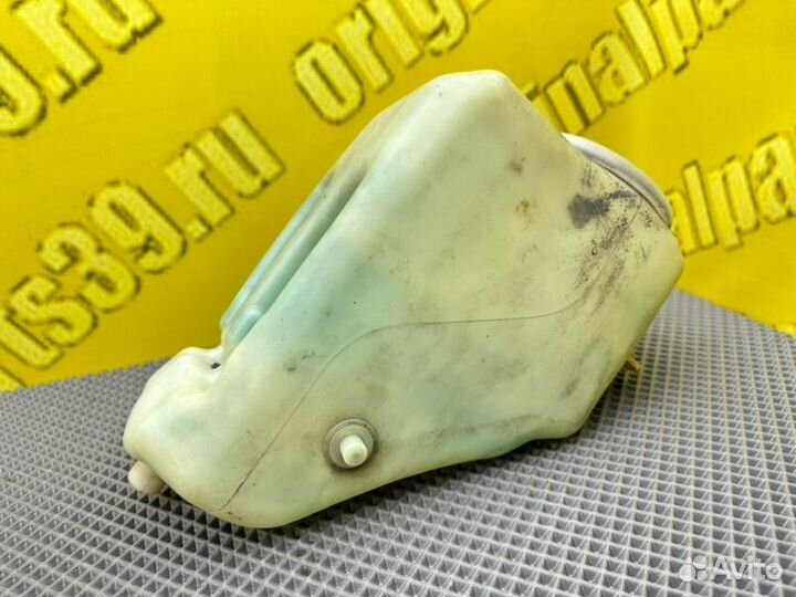 Бачок стеклоомывателя Mercedes-Benz W124 M102 2.3