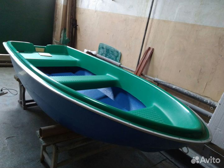 Стеклопластиковая лодка новая от производителя