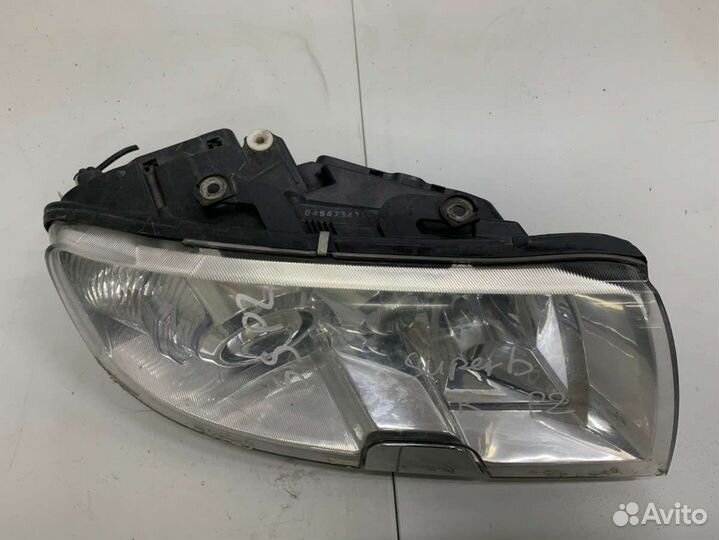 Фара передняя правая Skoda Superb 1 0