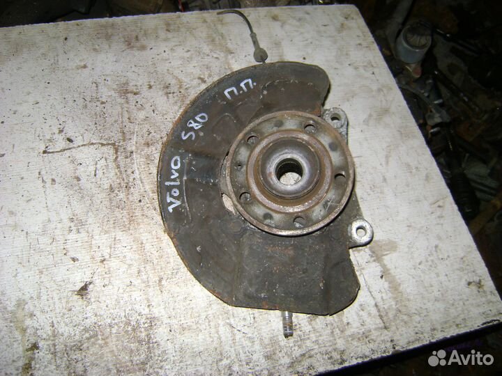 Кулак передний правый Вольво С80 Volvo S80
