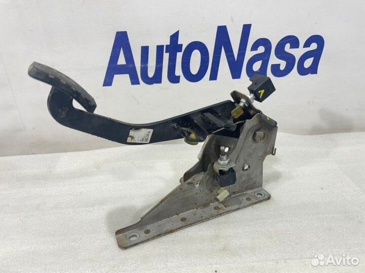 Педаль сцепления Kia Rio 3 2011-2017