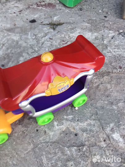 Паровозик с вагонами