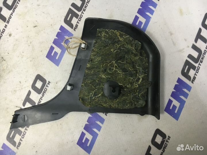 Накладка центр. консоли правая Митсубиси Лансер 9