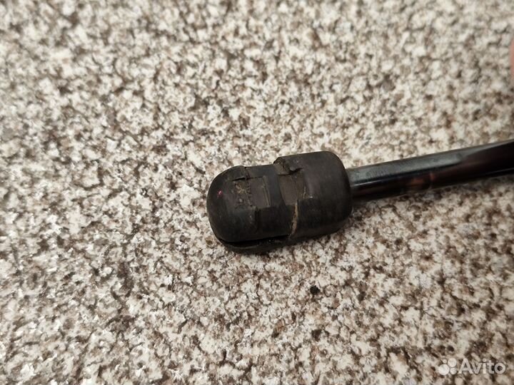 Упор багажника левый Kia Picanto 1