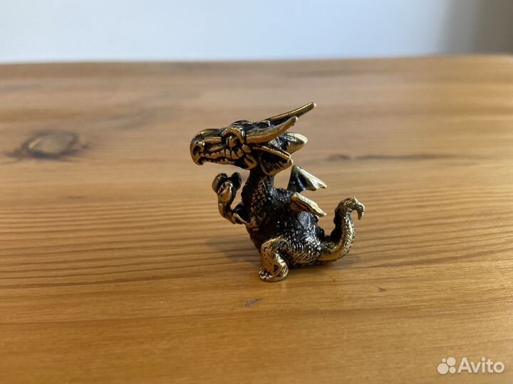 Фигурка. Статуэтка. Дракон