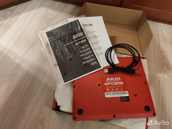 Драм машина / Midi контроллер akai MPD 218