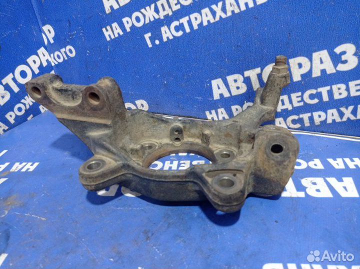 Передний правый поворотный кулак Nissan Teana J32