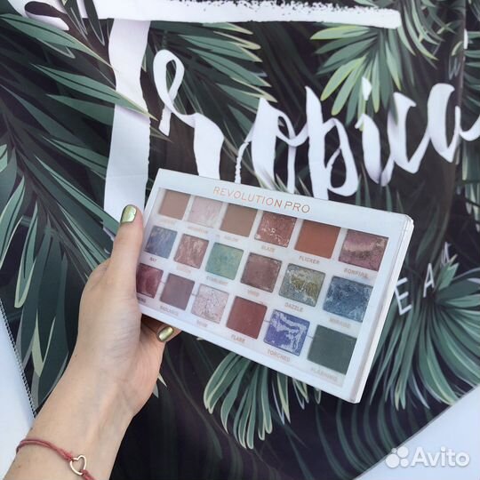 Палитра теней палеика revolution