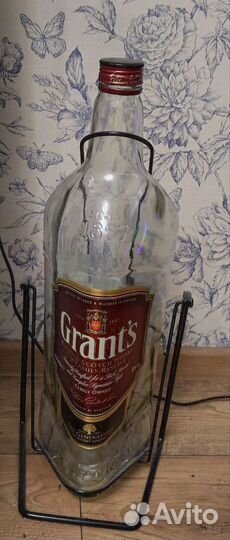 Бутылка на качелях от виски