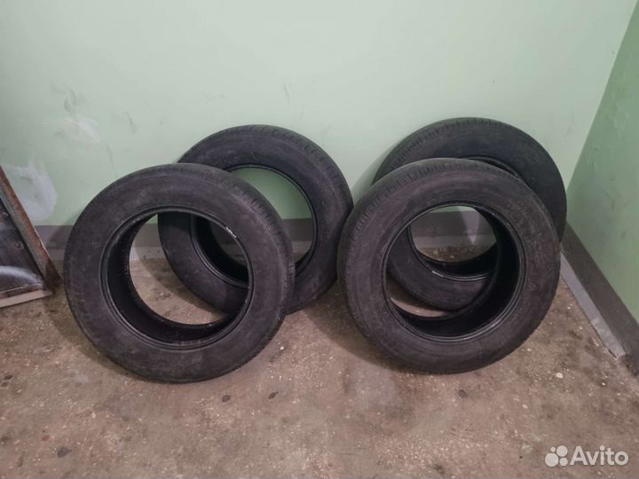 Bridgestone Dueler H/P 215/65 R16