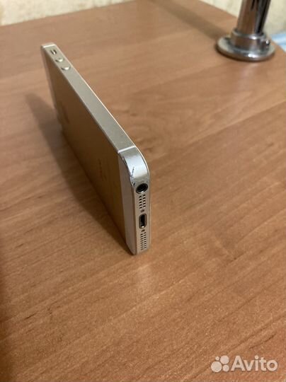 iPhone SE, 32 ГБ