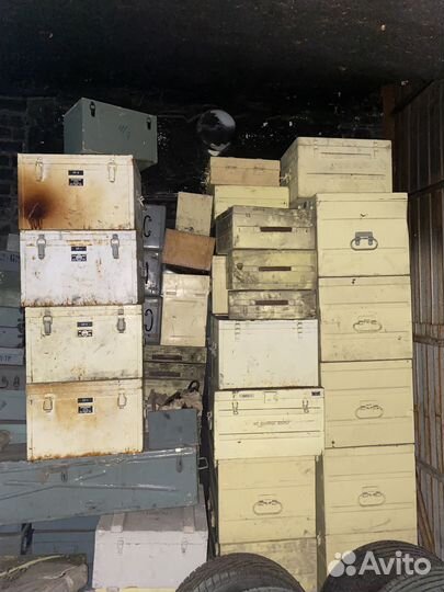 Ящики железные и деревянные
