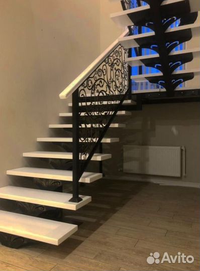 Каркас лестницы из металла