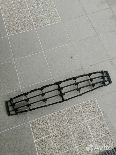 Решетка переднего бампера Renault Modus (04)