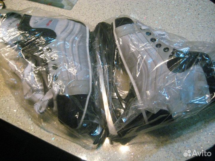 Коньки хоккейные