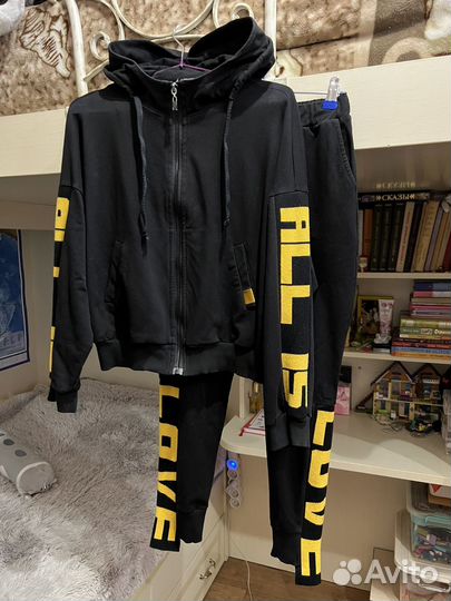 Спортивный костюм