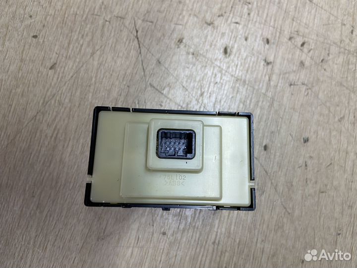 Блок управления подогревом сидений Toyota Camry 75