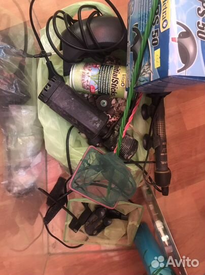 Два аквариума и различные принадлежности