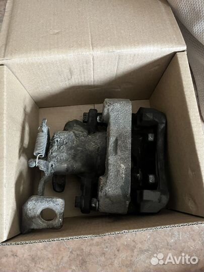 Суппорт задний левый toyota prius 30