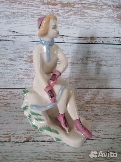 Статуэтка фарфор фигуристка