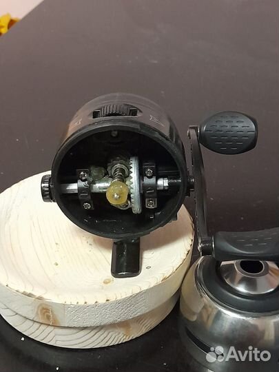 Спиннинговая катушка FreeSpool