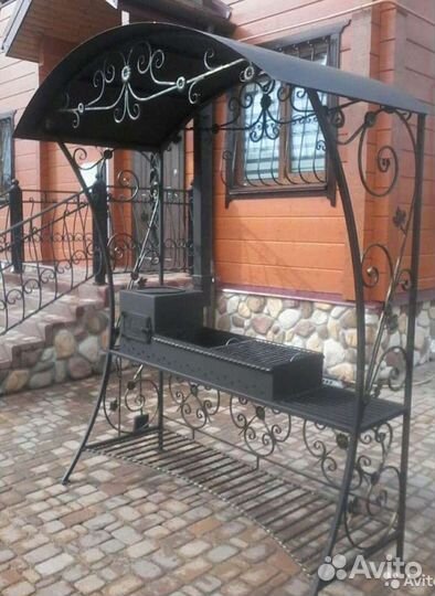 Мангал с крышей